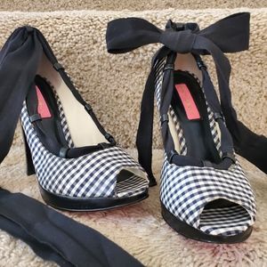Betsey Johnson Lori Gingham Wrap heels 6.5